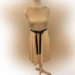 Forever 21 Lace & Pleated Dress, Cream With A Black Ribbon Waistline Sz Medium